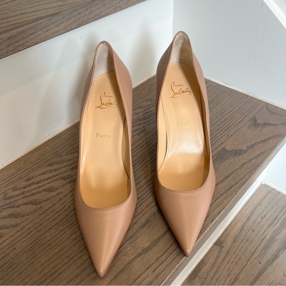 NWOB Christian Louboutin Apostrophy Pointy Toe Pump in Beige, Size 39 / 9 - Picture 3 of 8